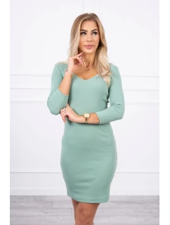 Přiléhavé šaty s výstřihem tmavě mátové