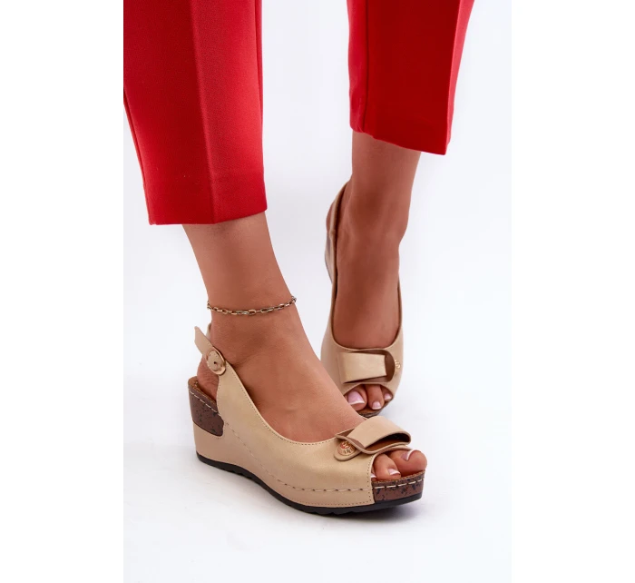 Dámské Lehké Sandály Na Comfort Shoes Béžové model 21661097 - EVENTO