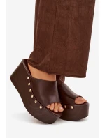 Dámské nazouváky na platformě s nýty čokoládové Mareline Dámské nazouváky na platformě s nýty čokoládové Mareline