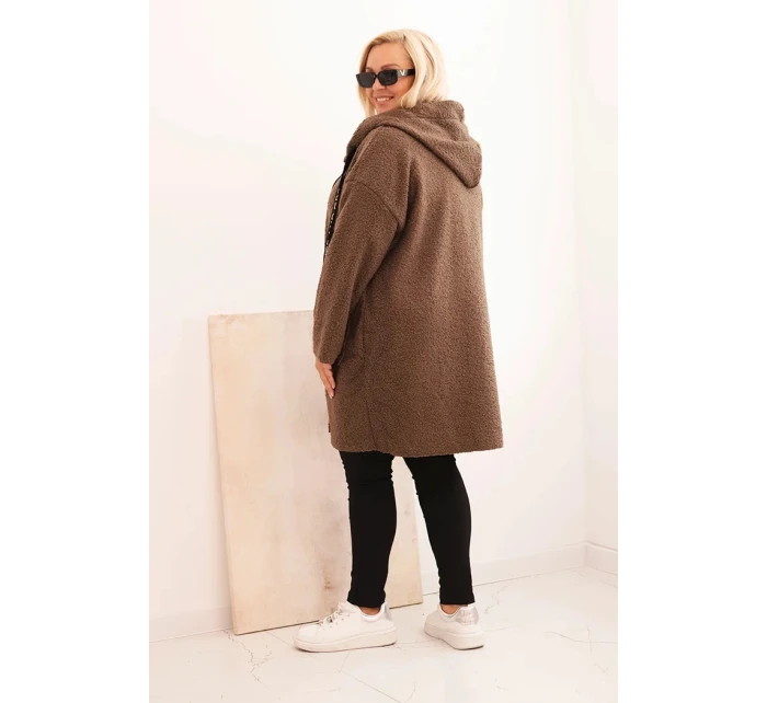 Dámský kabát Plus Size z umělého beránka s kapucí a kapsami hnědý