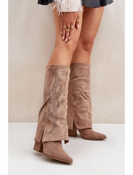 Zdobené Kozačky S Ohnutým Štítem Na Podpatku Tmavě Béžové Ivilta