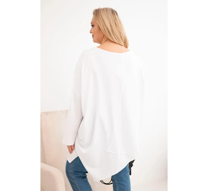 Dámská bavlněná blůza Plus Size s asymetrickým spodním lemem a V výstřihem bílá