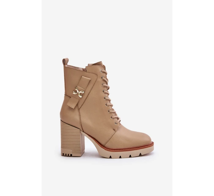 Zateplené botky na podpatku se zlatým detailem béžové model 21672439 - Boto Zateplené botky na podpatku se zlatým detailem béžové model 21672439 - Boto