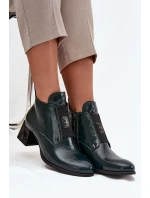 Kožené lakované kotníkové boty na klínu s ozdobným detailem zateplené Zazoo 60560 tmavě zelené