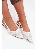 Dámské sandály s výšivkou na ploché bílé model 22039773 - Boto