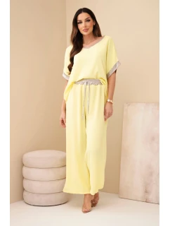 Komplet z viskózy se zlatým model 22010184 žlutý - K-Fashion
