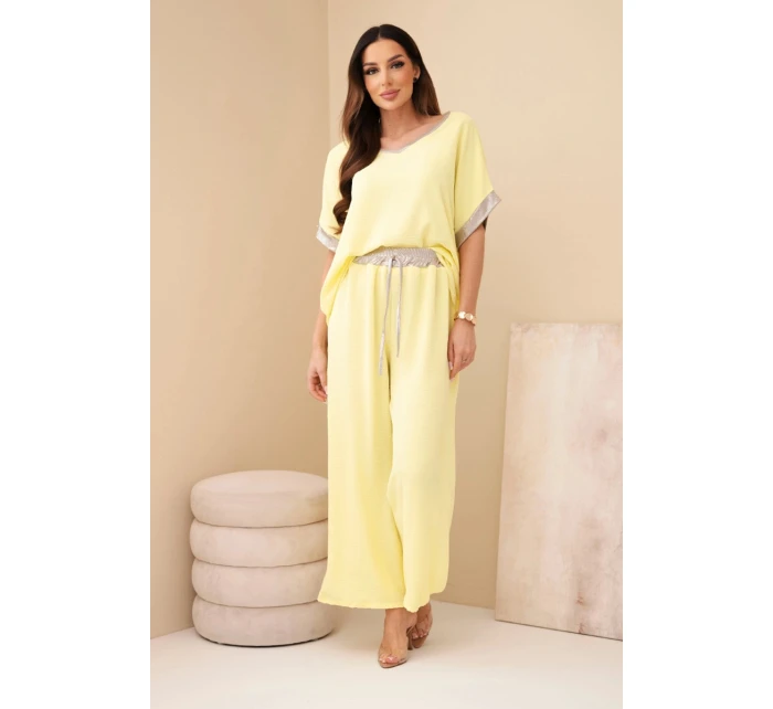 Komplet z viskózy se zlatým model 22010184 žlutý - K-Fashion