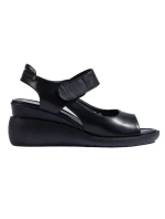 Zajímavé sandály černé dámské na klínku Zajímavé sandály černé dámské na klínku