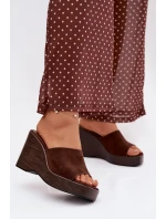 pantofle na platformě čokoládové model 21919265 - Boto