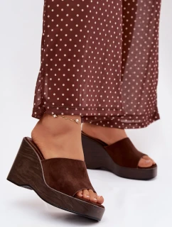 pantofle na platformě čokoládové model 21919265 - Boto