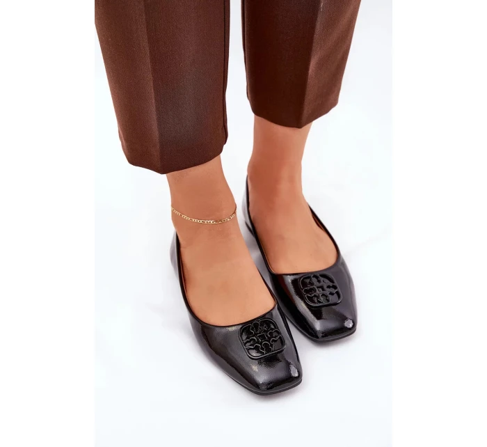 Dámské lakované elegantní baleríny s ozdobným detailem Vinceza – černé
