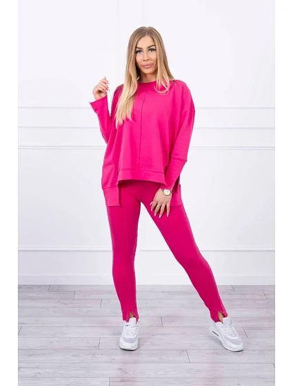 Souprava s oversize halenkou fuchsiové barvy Souprava s oversize halenkou fuchsiové barvy