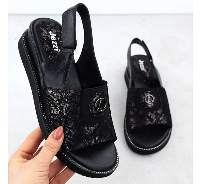 Dámské sandály s gumou černé model 22051713 - JEZZI Dámské sandály s gumou černé model 22051713 - JEZZI