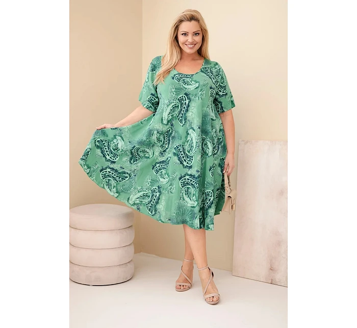 Dámské viskózové šaty Plus Size s krátkým rukávem a model 22043030 střihem zelená - K-Fashion