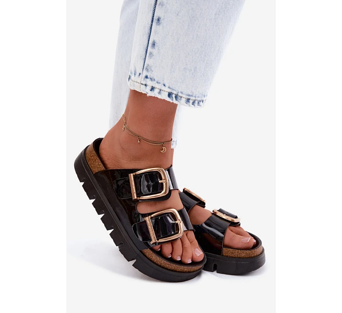 Lakované dámské pantofle na platformě se zlatými klipsy Lee Cooper LCW-26-35-4459L Černé