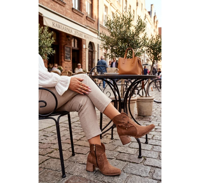 Dámské s designem z přírodní semiše na podpatku  hnědé model 21713118 - Zazoo