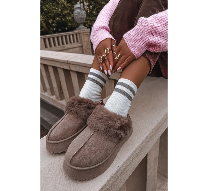 Dámské sněhule na platformě s kožešinou a výšivkou tmavě béžové Querina Dámské sněhule na platformě s kožešinou a výšivkou tmavě béžové Querina