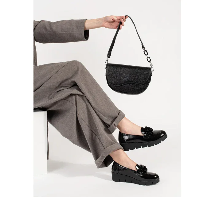 Jedinečné dámské černé  mokasíny na klínku