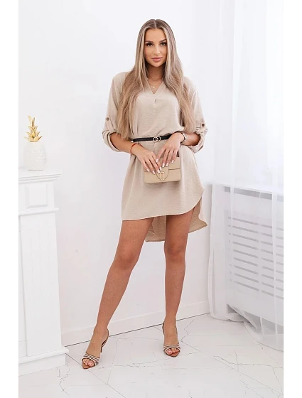 Šaty s delšími zády a pásem světle béžová