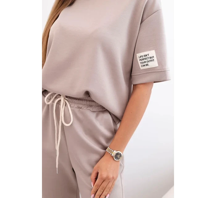 Dámský viskózový komplet s krátkým rukávem a nohavicemi tmavě béžová Dámský viskózový komplet s krátkým rukávem a nohavicemi tmavě béžová