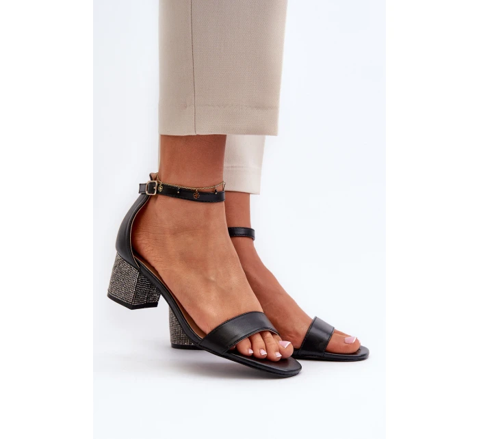 Dámské sandály z eko kůže na zdobeném podpatku černé Wiatalia Dámské sandály z eko kůže na zdobeném podpatku černé Wiatalia