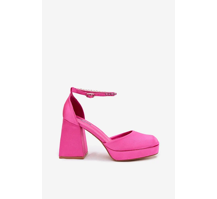 Sandály na podpatku s povrchem model 22107135 - Boto