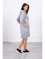 Šaty s kapucí a delšími zády šedé