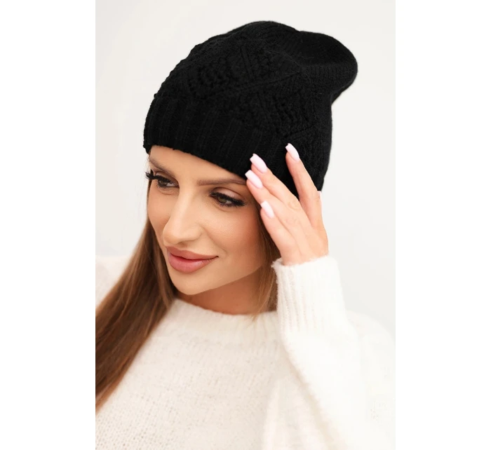 Dámská zimní čepice z vlny a s geometrickým vzorem model 21753197 černá - K-Fashion