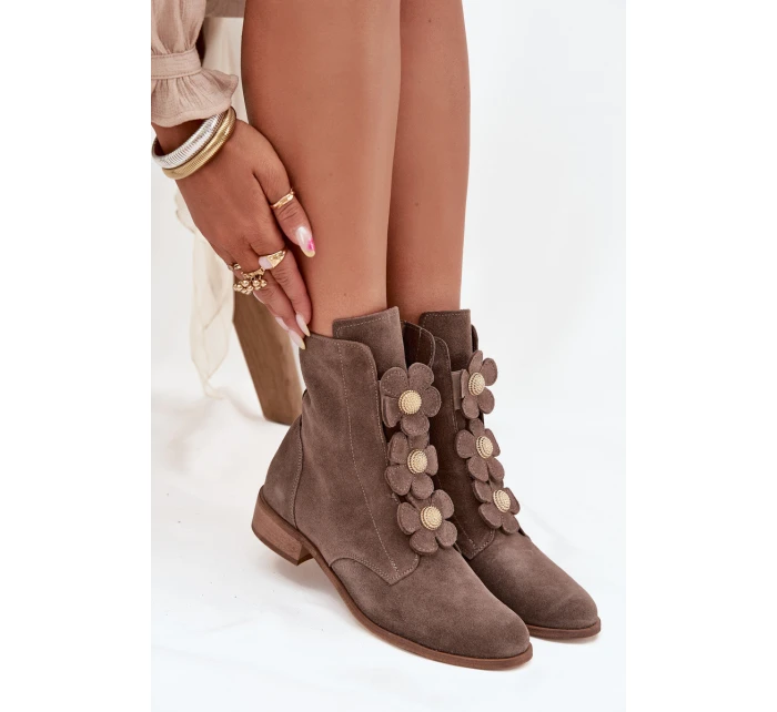 Semišové dámské kotníkové boty s ozdobnými květinami Zazoo 3085 tmavě béžové