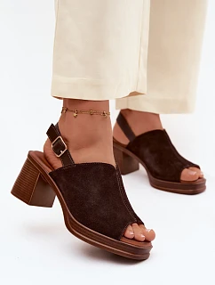 Kožené semišové sandály na podpatku model 22126141 čokoládové - VINCEZA