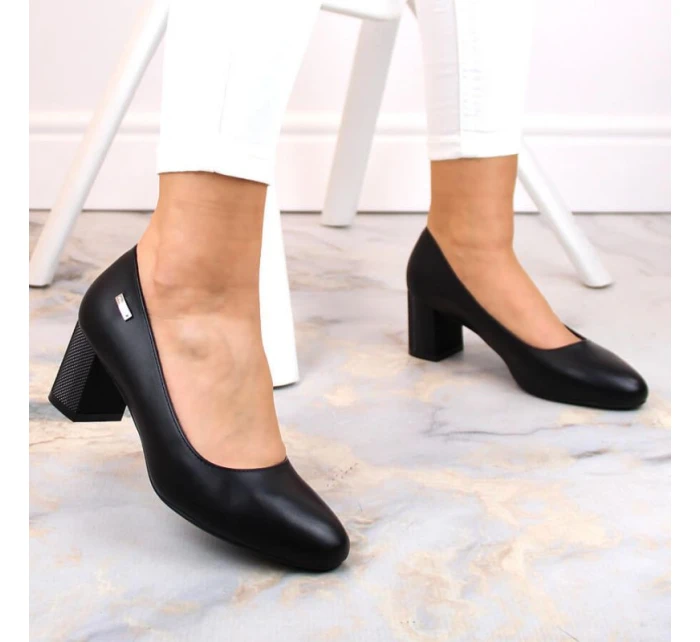 Černé lodičky Sergio Leone W SK314A s ozdobným sloupkem Černé lodičky Sergio Leone W SK314A s ozdobným sloupkem