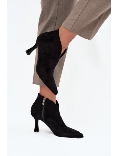 Nízké dámské kotníkové boty na jehlovém podpatku semiš černé model 21709922 - Boto