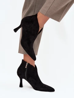 Nízké dámské kotníkové boty na jehlovém podpatku semiš černé model 21709922 - Boto