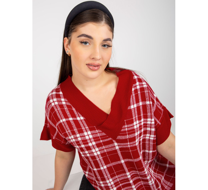 Červená kostkovaná pletená vesta větší velikosti