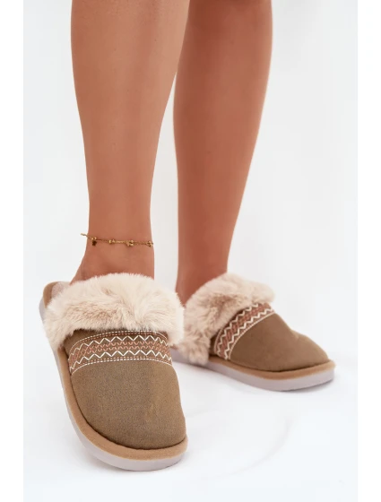 Dámské pantofle s kožešinou a výšivkou zelené Devianne