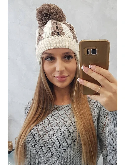 Dámská čepice s bambulí Rozalia model 18751649 - K-Fashion Dámská čepice s bambulí Rozalia model 18751649 - K-Fashion