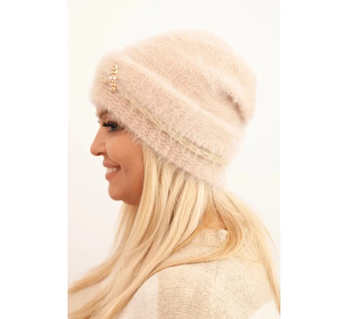 Dámská zimní čepice huňatá s perlami a ozdobným vzorem béžová