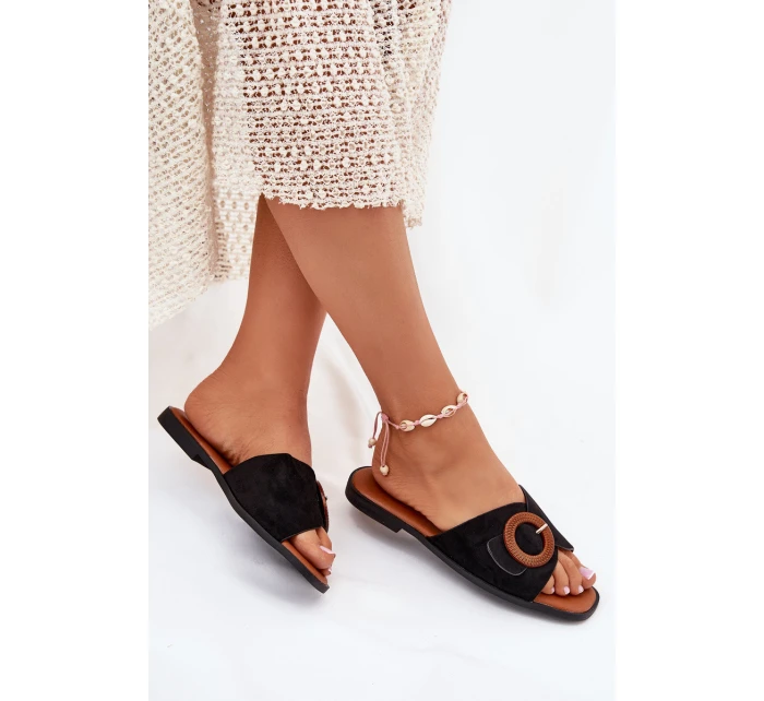 Dámské Pantofle Na Plochém Podpatku S Přezkou Černé model 21698879 - Boto Dámské Pantofle Na Plochém Podpatku S Přezkou Černé model 21698879 - Boto