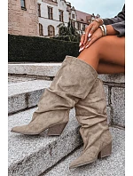 Dámské kozačky s řasenou horní částí na podpatku semišové Khaki Zamszowe Durela Dámské kozačky s řasenou horní částí na podpatku semišové Khaki Zamszowe Durela