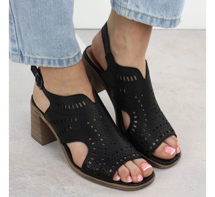 Dámské ažurové sandály na podpatku černé Jezzi 24125
