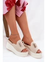 Sandal na platformě a klínu s ozdobou béžové model 21688179 - Boto Sandal na platformě a klínu s ozdobou béžové model 21688179 - Boto