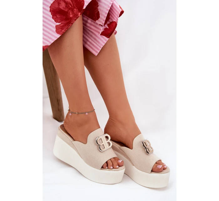 Sandal na platformě a klínu s ozdobou béžové model 21688179 - Boto Sandal na platformě a klínu s ozdobou béžové model 21688179 - Boto