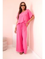 Dámský komplet z viskózy s ozdobným květem a širokými kalhotami - růžový Dámský komplet z viskózy s ozdobným květem a širokými kalhotami - růžový