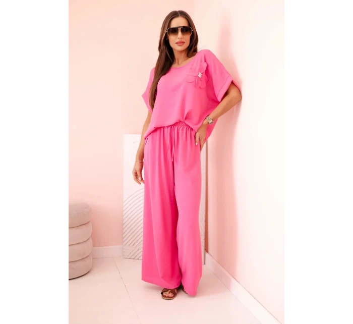 Dámský komplet z viskózy s ozdobným květem a širokými kalhotami - růžový Dámský komplet z viskózy s ozdobným květem a širokými kalhotami - růžový