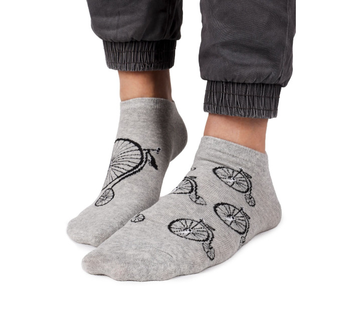 Yoclub Kotníkové vtipné bavlněné ponožky vzor 1 barvy šedé