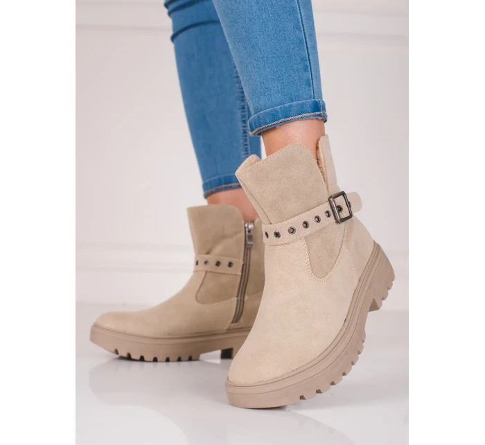 Trendy hnědé kotníčkové boty dámské na plochém podpatku Trendy hnědé kotníčkové boty dámské na plochém podpatku