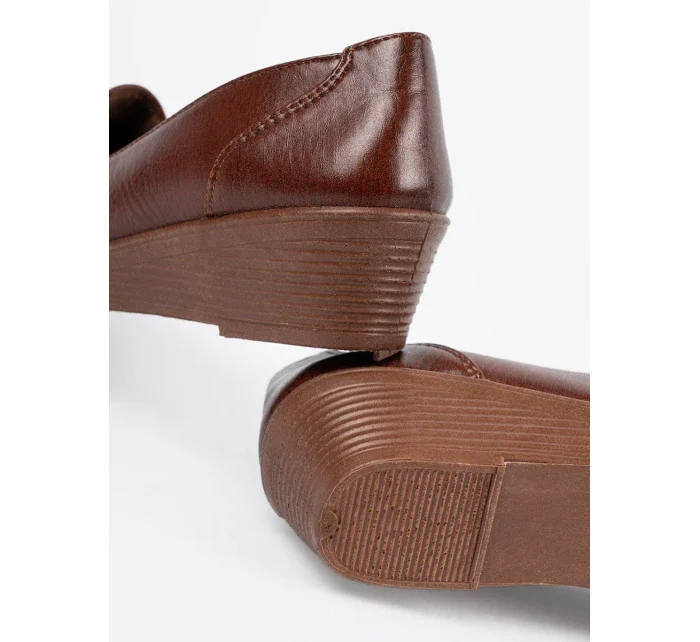 Jedinečné dámské hnědé  polobotky na klínku