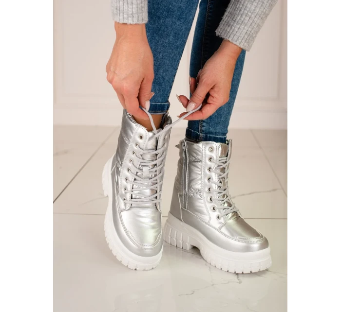 Stylové dámské šedo-stříbrné sněhule na plochém podpatku Stylové dámské šedo-stříbrné sněhule na plochém podpatku