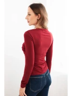 Dámská blůza z viskózy model 21468696 s řasením a broží bordó - K-Fashion