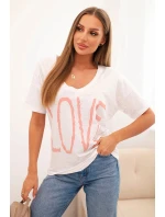 Dámská bavlněná blůza s výstřihem do V a potiskem LOVE bílá Dámská bavlněná blůza s výstřihem do V a potiskem LOVE bílá